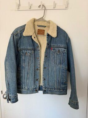 Levi’s original denim sherpa trucker jacket size xs
